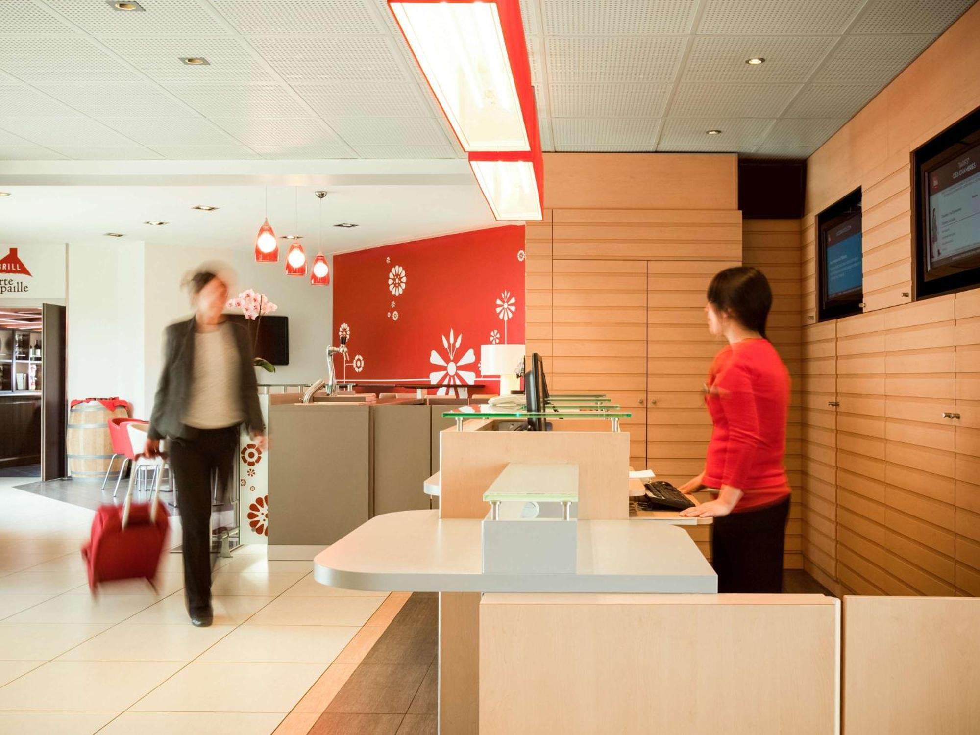Ibis Senlis Hotel Санлис Екстериор снимка