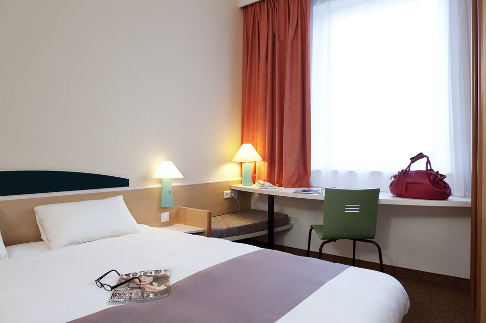 Ibis Senlis Hotel Санлис Екстериор снимка